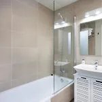 Home2book Modern With Pool In Lejlighed