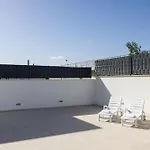 Home2book Modern With Pool In Lejlighed *