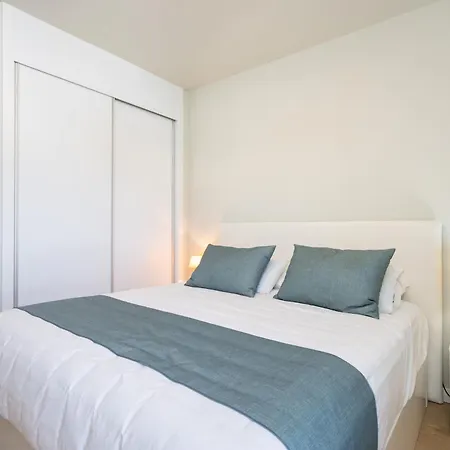 Home2book Modern With Pool In 아파트