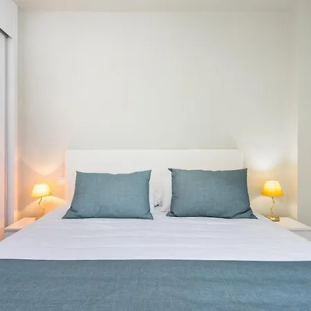 Home2book Modern With Pool In 아파트 *