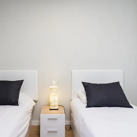 아파트 Home2book Modern With Pool In *