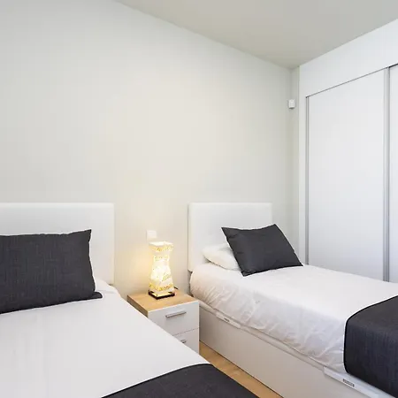 아파트 Home2book Modern With Pool In *