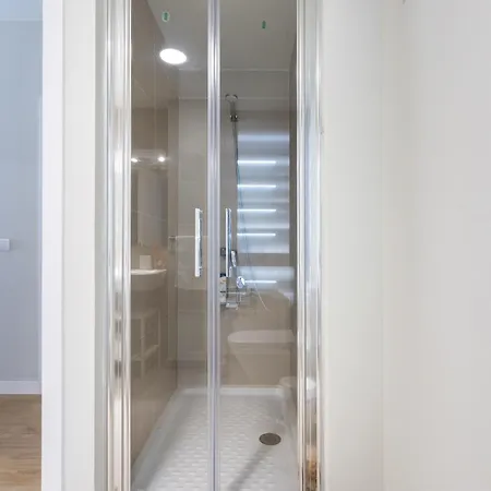 아파트 Home2book Modern With Pool In *