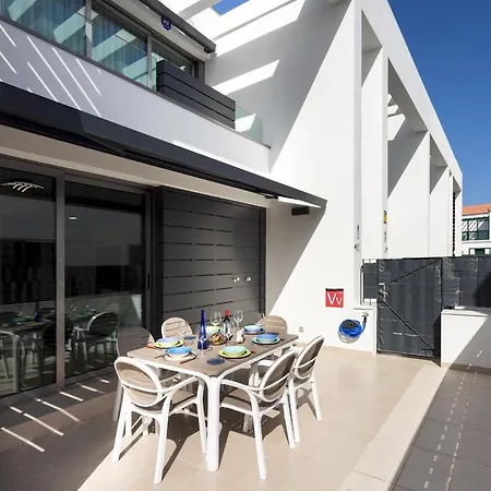 아파트 Home2book Modern With Pool In