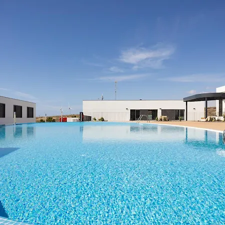 아파트 Home2book Modern With Pool In