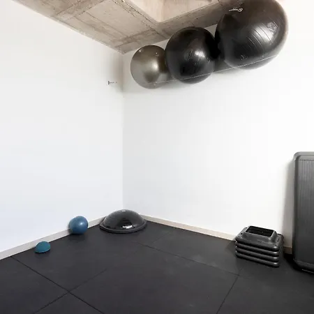 아파트 Home2book Modern With Pool In